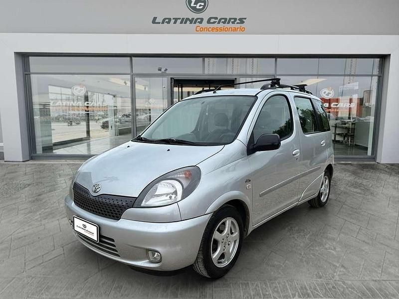 Usata Toyota Yaris Verso Sol 75 CV (55 kW) 2002 Argento Monovolume