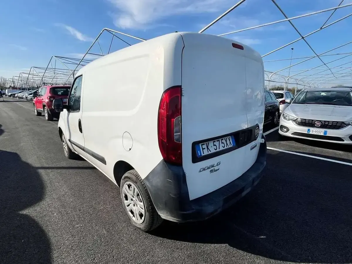 Usata Fiat Doblò 95 CV (69 kW) 2017 Giallo Monovolume