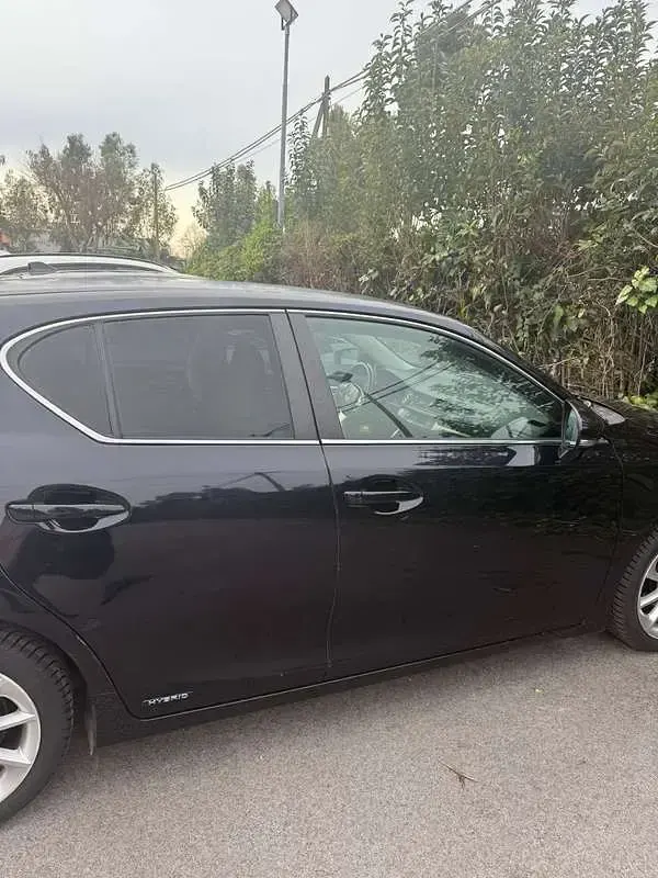 Usata Lexus CT200h Luxury Line 99 CV (72 kW) 2012 Lilla Berlina