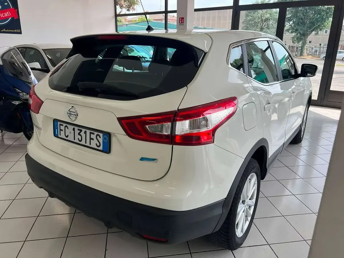 Usata Nissan Qashqai N-Connecta 110 CV (80 kW) 2015 Bianco SUV