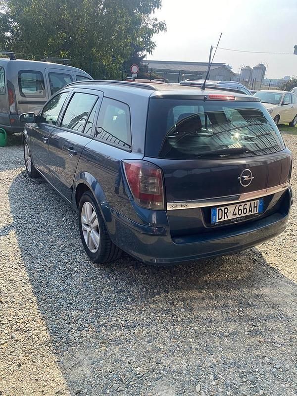 Usata Opel Astra 101 CV (74 kW) 2008 Blu Station wagon
