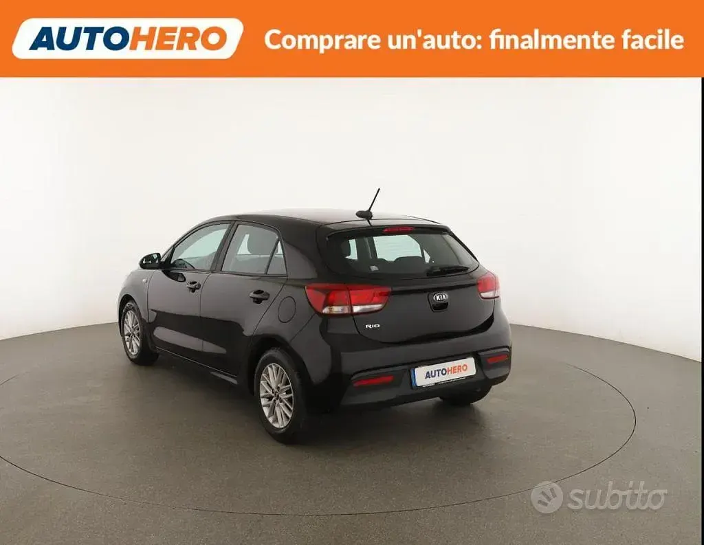 Usata Kia Rio 84 CV (61 kW) 2019 Nero Berlina