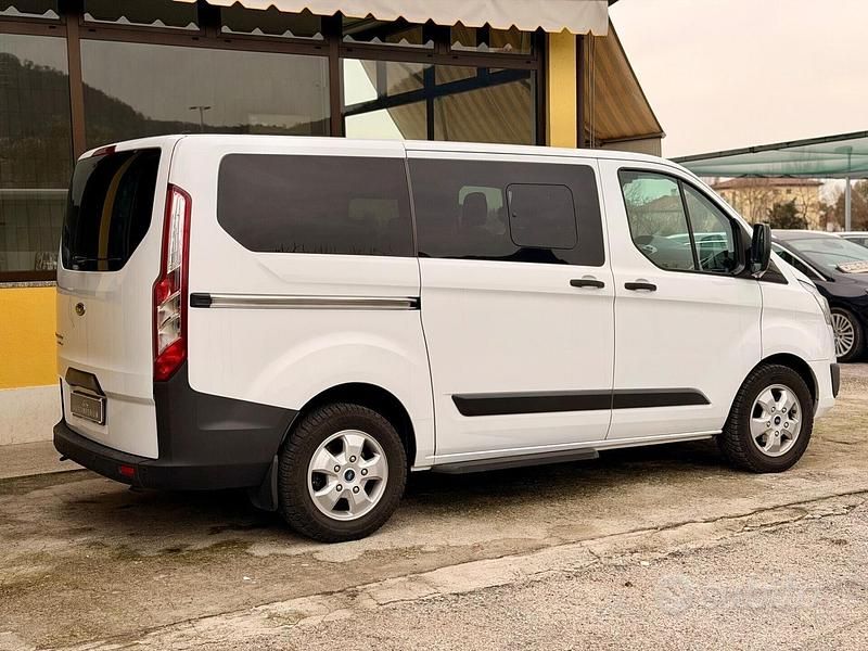 Usata Ford Tourneo 105 CV (77 kW) 2017 Bianco Monovolume