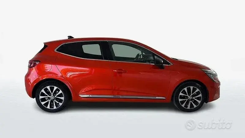 Usata Renault Clio V Techno 145 CV (106 kW) 2022 Arancione Berlina