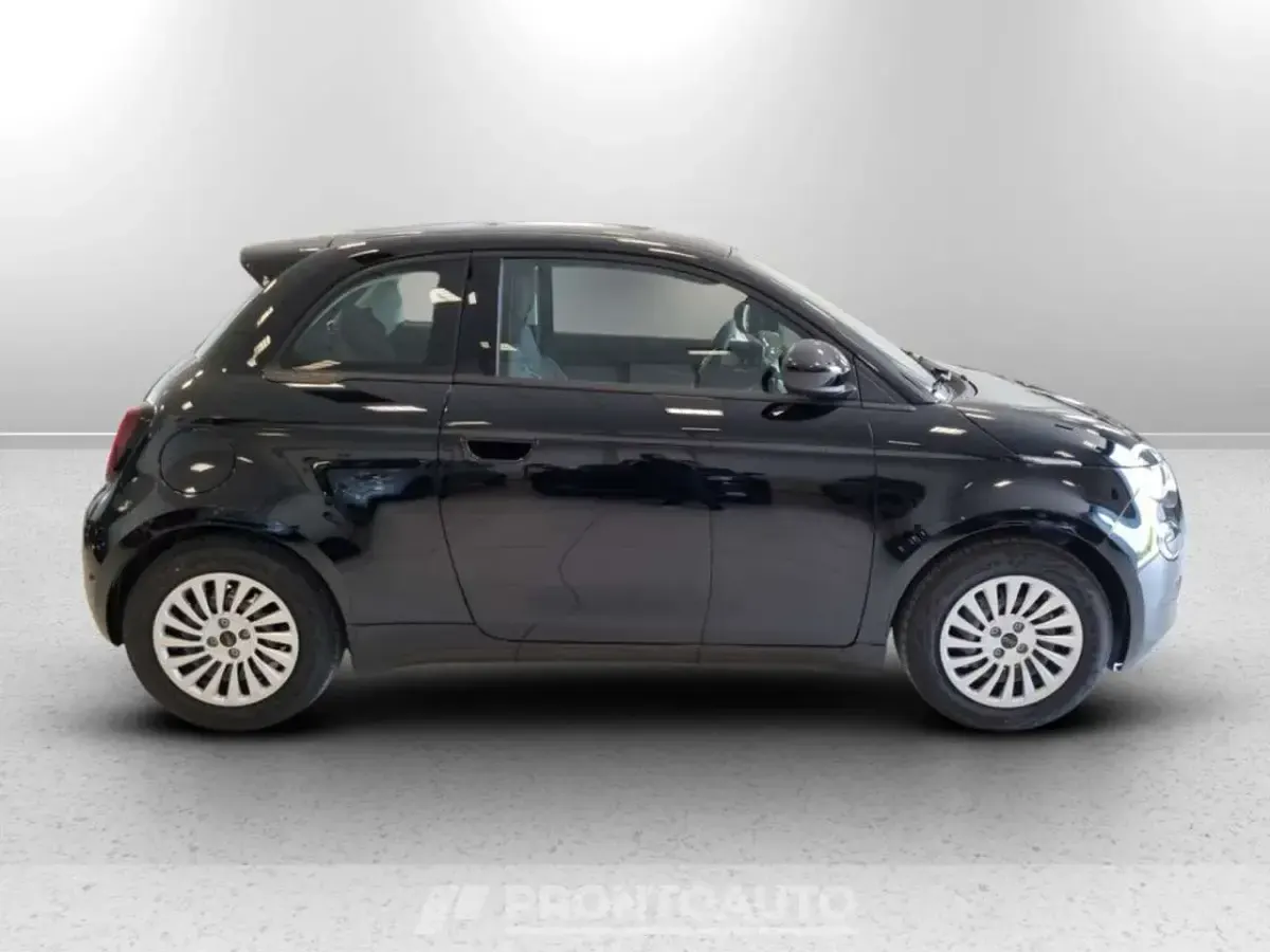 Nieuw Fiat 500e Tech 42 kW (58 PK) 2026 Rood Sedan