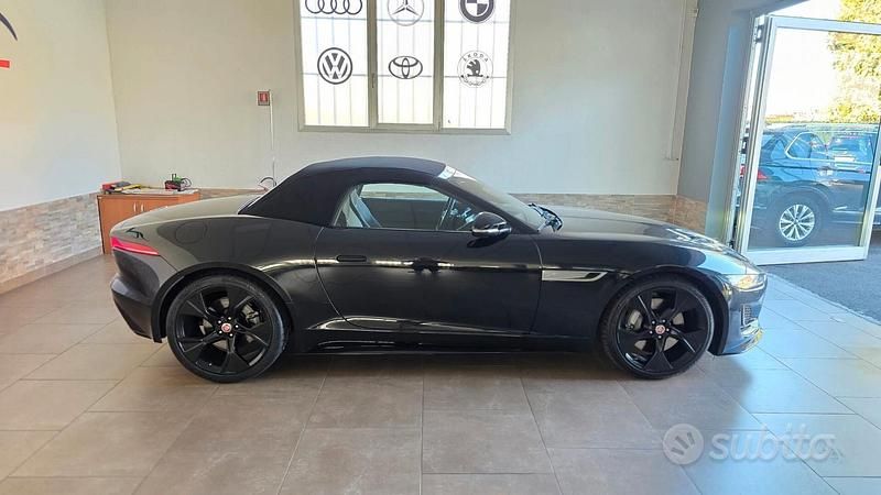 Usata Jaguar F-Type R-Dynamic 300 CV (220 kW) 2023 Nero Cabrio