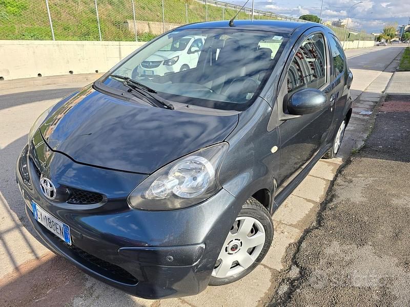Usata Toyota Aygo Sol 67 CV (49 kW) 2006 Grigio Utilitaria