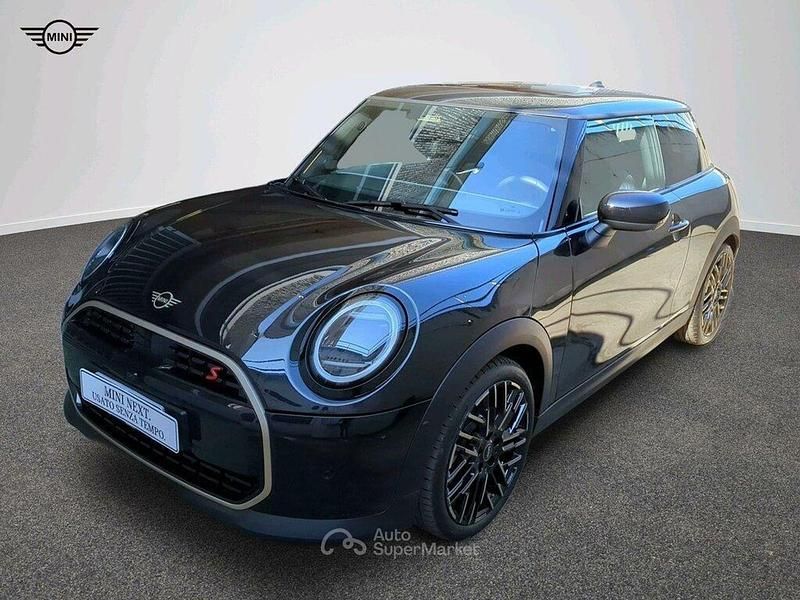 Nero Usata 2024 Mini Cooper Clubman Favoured Station wagon | 35.600 € - Immagine 1/4