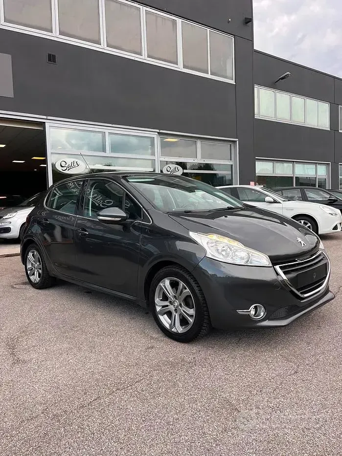 Usata Peugeot 208 82 CV (60 kW) 2015 Grigio Utilitaria