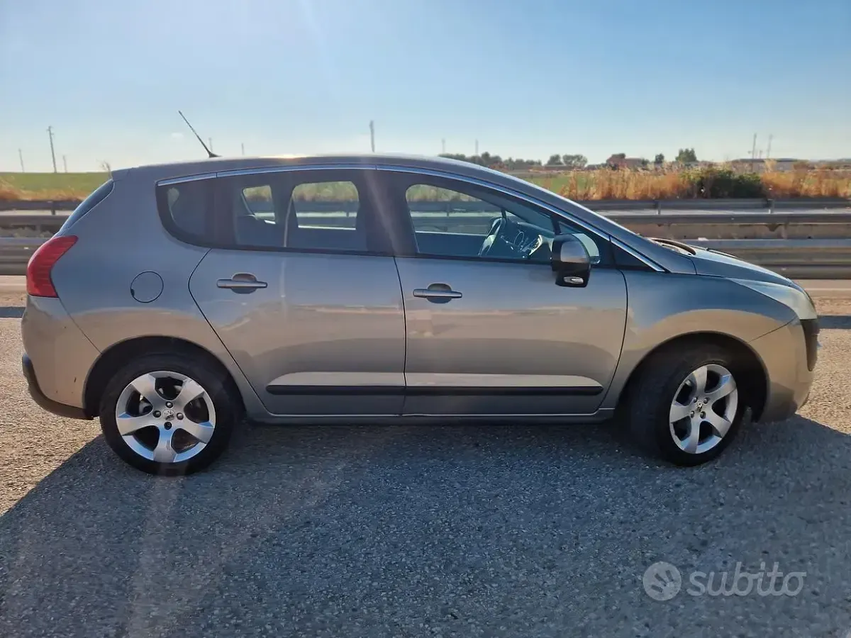 Usata Peugeot 3008 Premium 112 CV (82 kW) 2011 Grigio Station wagon
