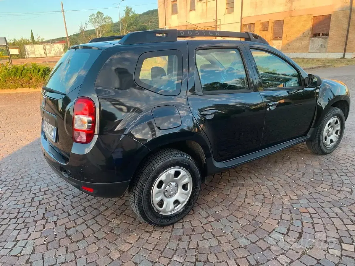 Usata Dacia Duster Lauréate 109 CV (80 kW) 2014 Nero SUV