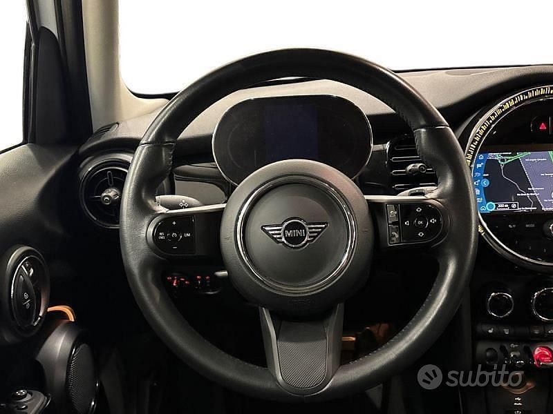 Begagnad Mini Cooper 136 HK (100 kW) 2023 Vit Halvkombi