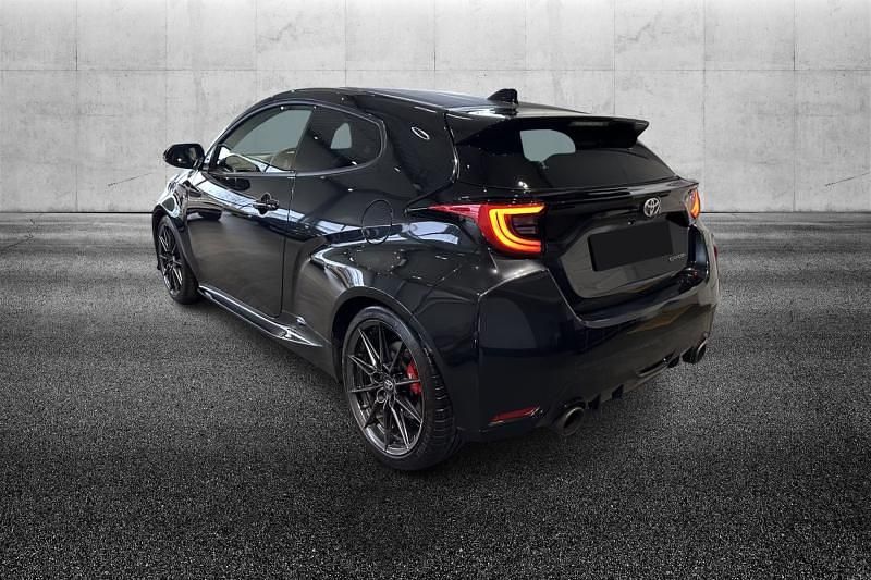 Usata Toyota Yaris 261 CV (191 kW) 2023 Nero metallizzato Utilitaria