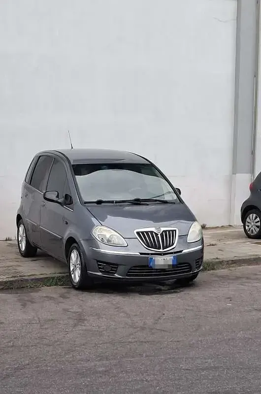 Usata Lancia Musa 90 CV (66 kW) 2010 Argento Monovolume