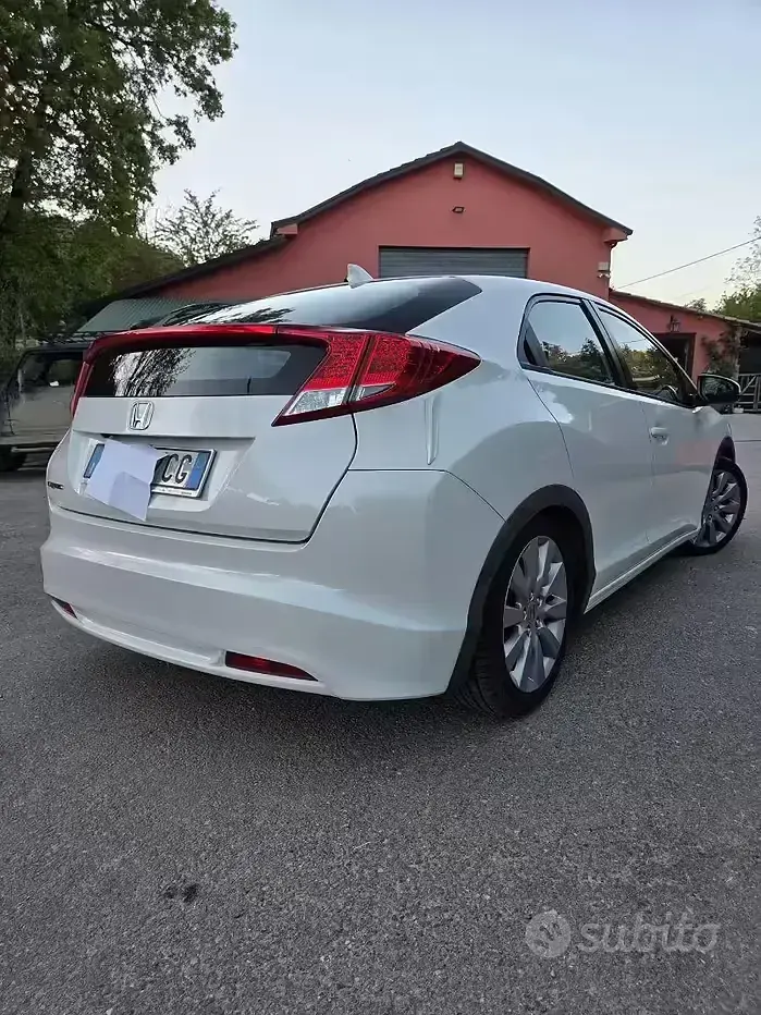 Usata Honda Civic 163 CV (119 kW) 2013 Bianco Berlina