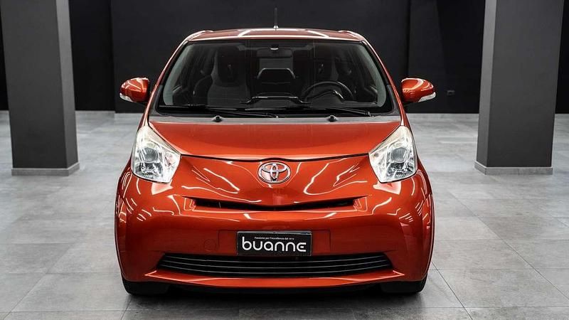 Usata Toyota iQ 68 CV (50 kW) 2013 Arancione metall perlato Utilitaria