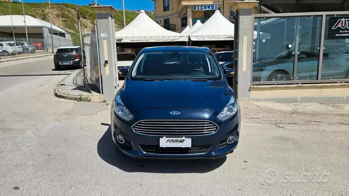 Usata Ford S-MAX Titanium 150 CV (110 kW) 2017 Blu Monovolume