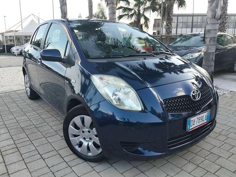 Usata Toyota Yaris Sol 90 CV (66 kW) 2006 Blu/azzurro Utilitaria
