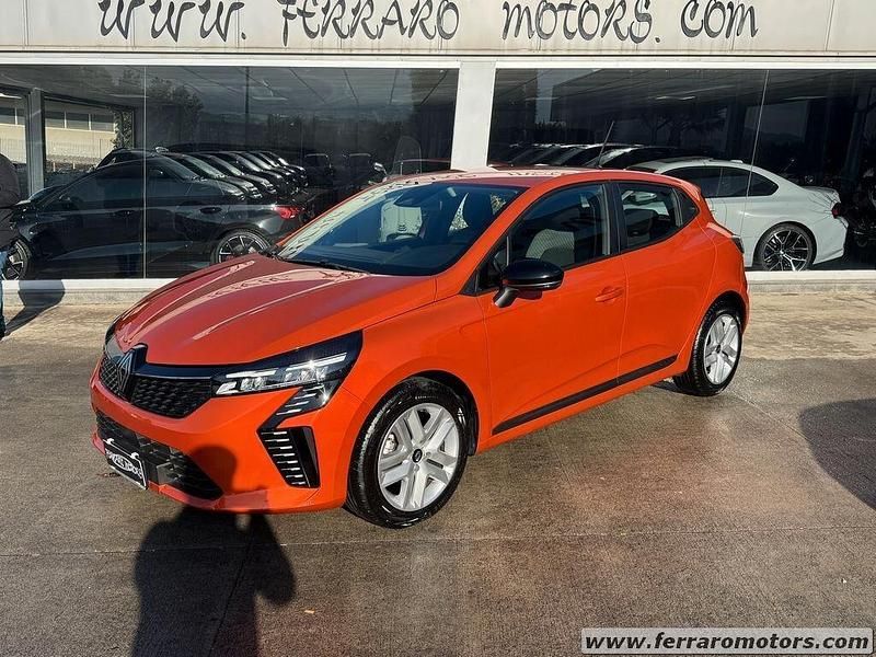 Arancione Usata 2024 Renault Clio V SE Tre volumi | 15.999 € (Buon prezzo) - Immagine 1/4