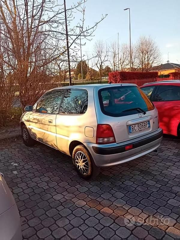 Usata Honda Logo 65 CV (47 kW) 1999 Grigio Utilitaria