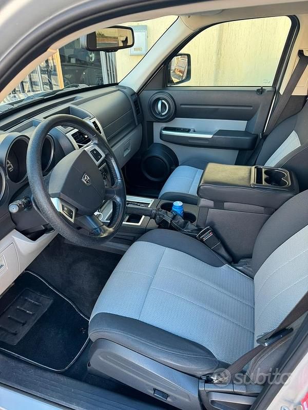 Usata Dodge Nitro 177 CV (130 kW) 2007 Grigio SUV