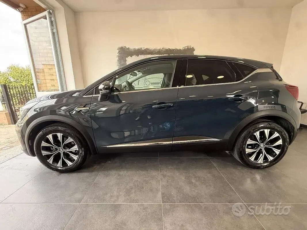 Usata Renault Captur Techno 145 CV (106 kW) 2023 Grigio SUV
