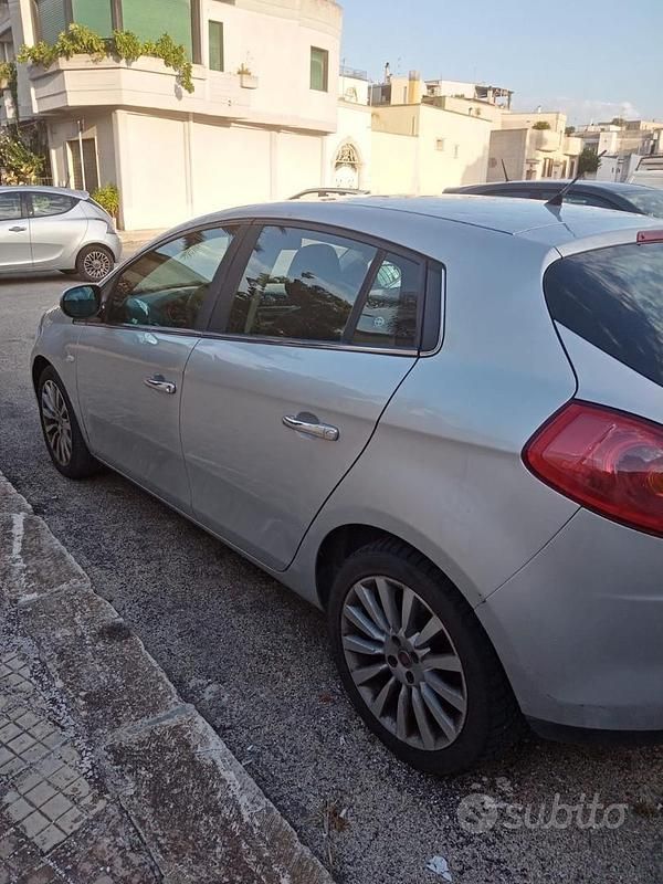 Grigio Usata 2010 Fiat Bravo Due volumi | 3000 € (Buon prezzo) - Immagine 1/4