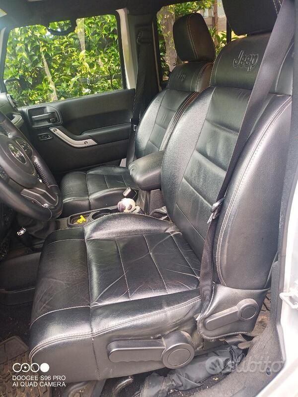 Usata Jeep Wrangler Sahara 177 CV (130 kW) 2012 Grigio SUV