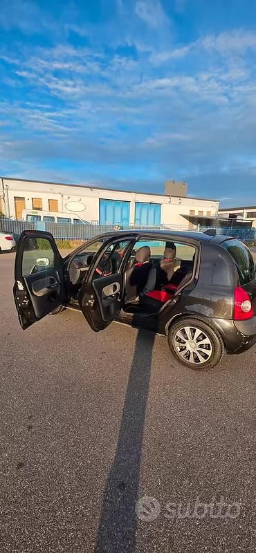 Usata Renault Clio II 60 CV (44 kW) 2005 Nero Berlina