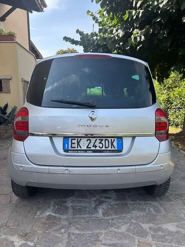 Usata Renault Modus 75 CV (55 kW) 2011 Argento Monovolume