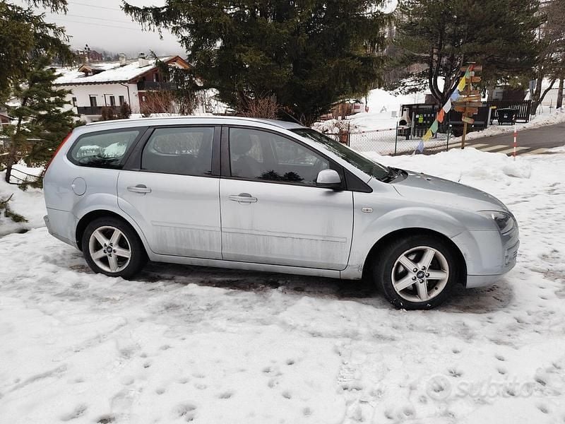 Grigio Usata 2005 Ford Focus Station wagon | 500 € - Immagine 1/3