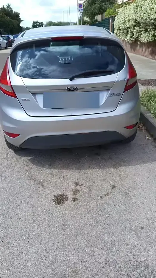 Usata Ford Fiesta 68 CV (50 kW) 2009 Grigio Berlina