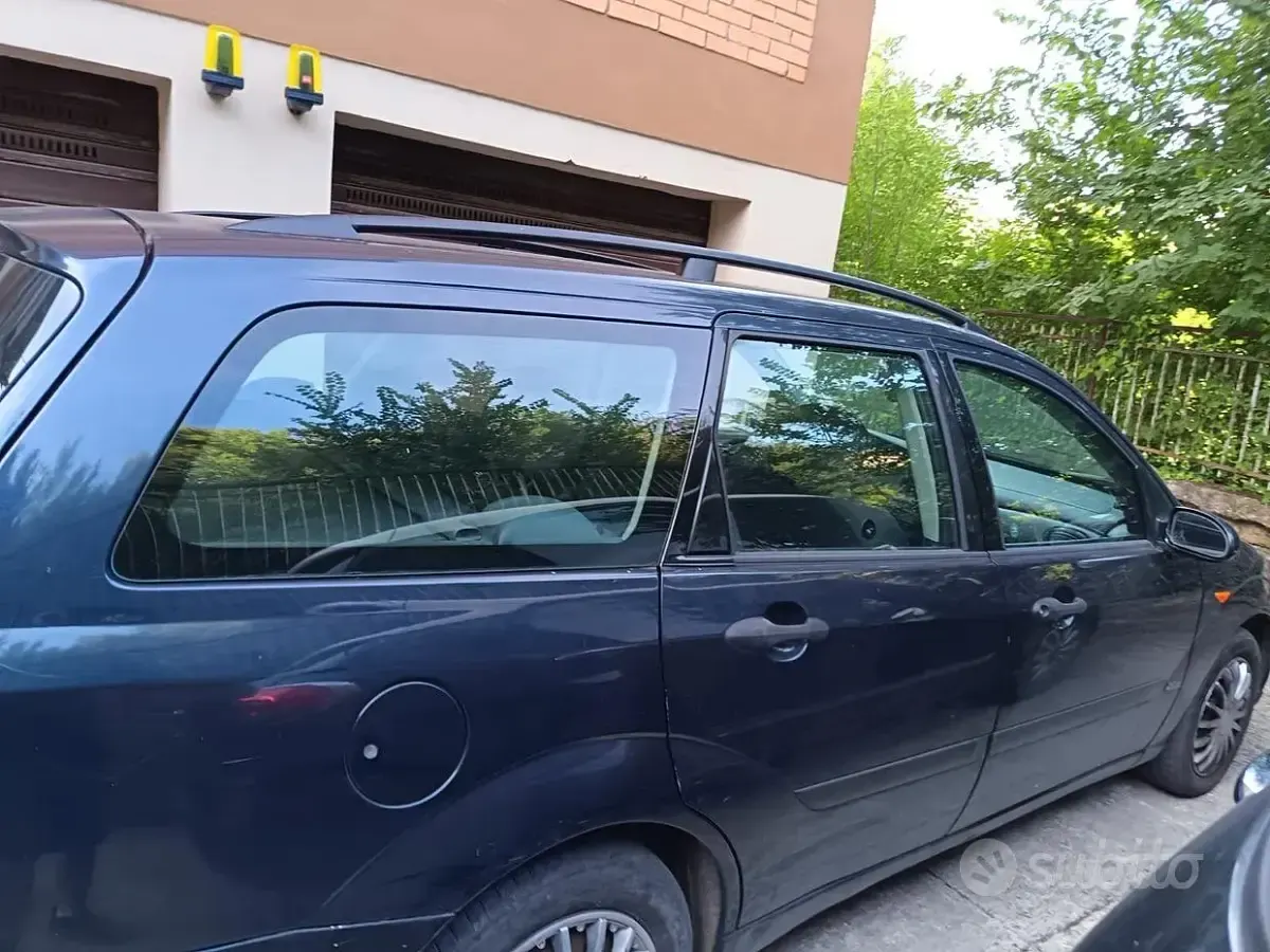 Usata Ford Focus 100 CV (73 kW) 2001 Bluazzurro Station wagon
