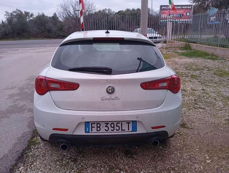 Usata Alfa Romeo Giulietta Exclusive 150 CV (110 kW) 2015 Bianco Utilitaria
