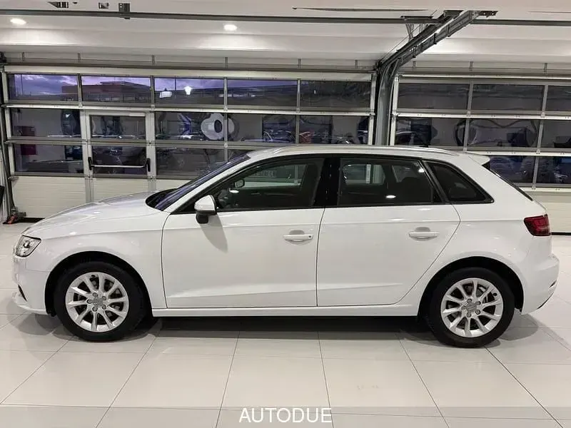 Usata Audi A3 Sportback 116 CV (85 kW) 2022 Bianco Utilitaria