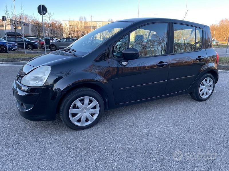 Usata Renault Modus Dynamique 75 CV (55 kW) 2010 Nero Monovolume