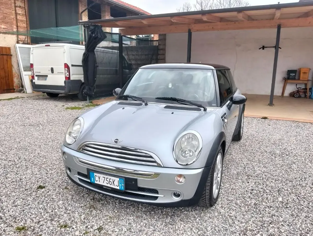 Usata Mini Cooper 116 CV (85 kW) 2005 Grigio Utilitaria