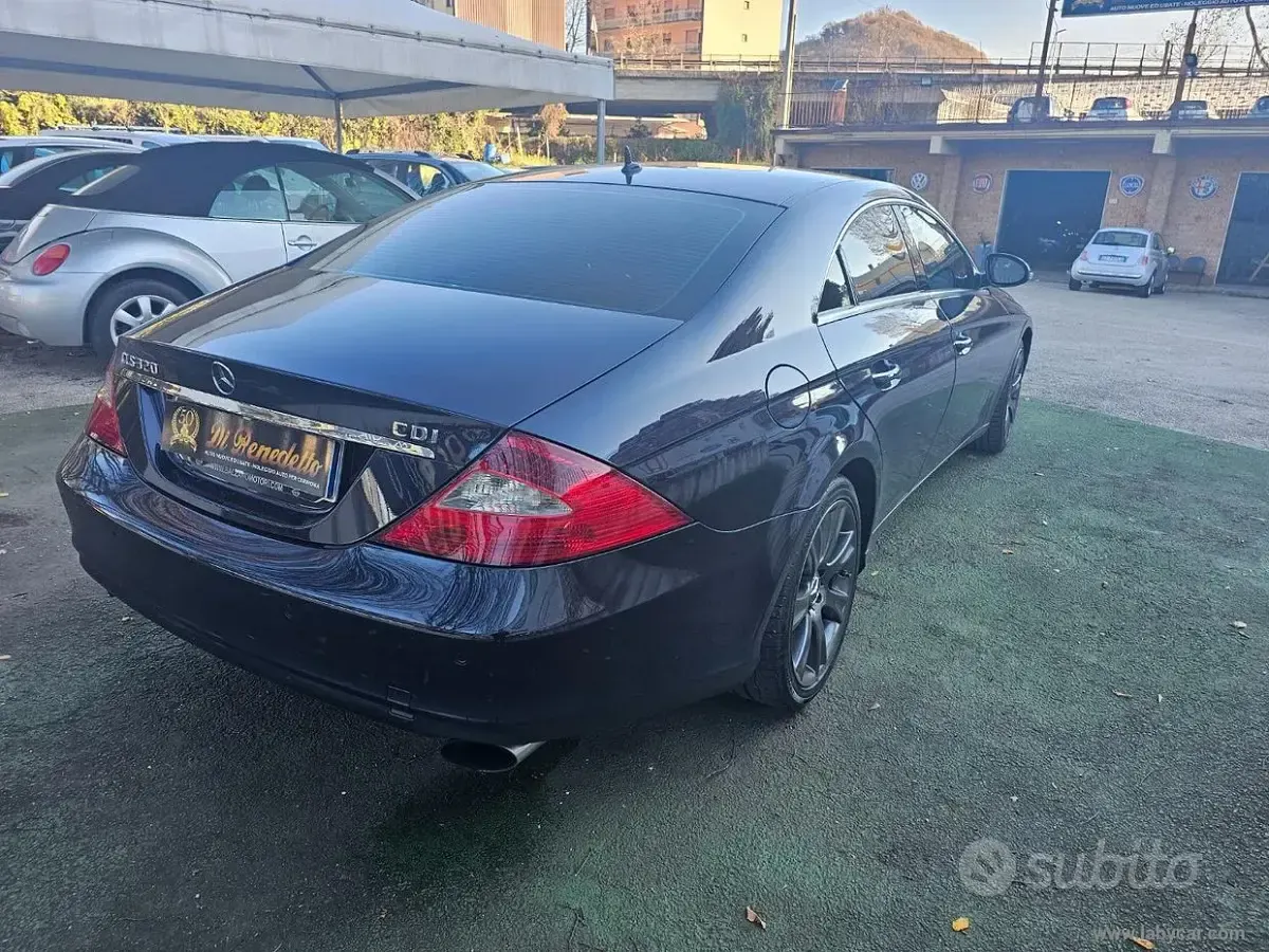 Usata Mercedes CLS320 224 CV (164 kW) 2007 Blu Coupé