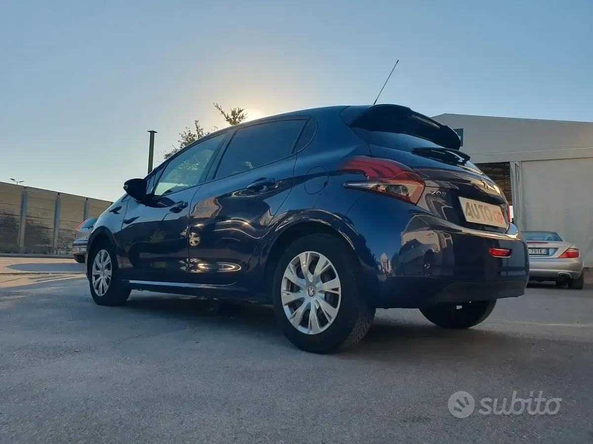Usata Peugeot 208 Allure 100 CV (73 kW) 2016 Bluazzurro Utilitaria