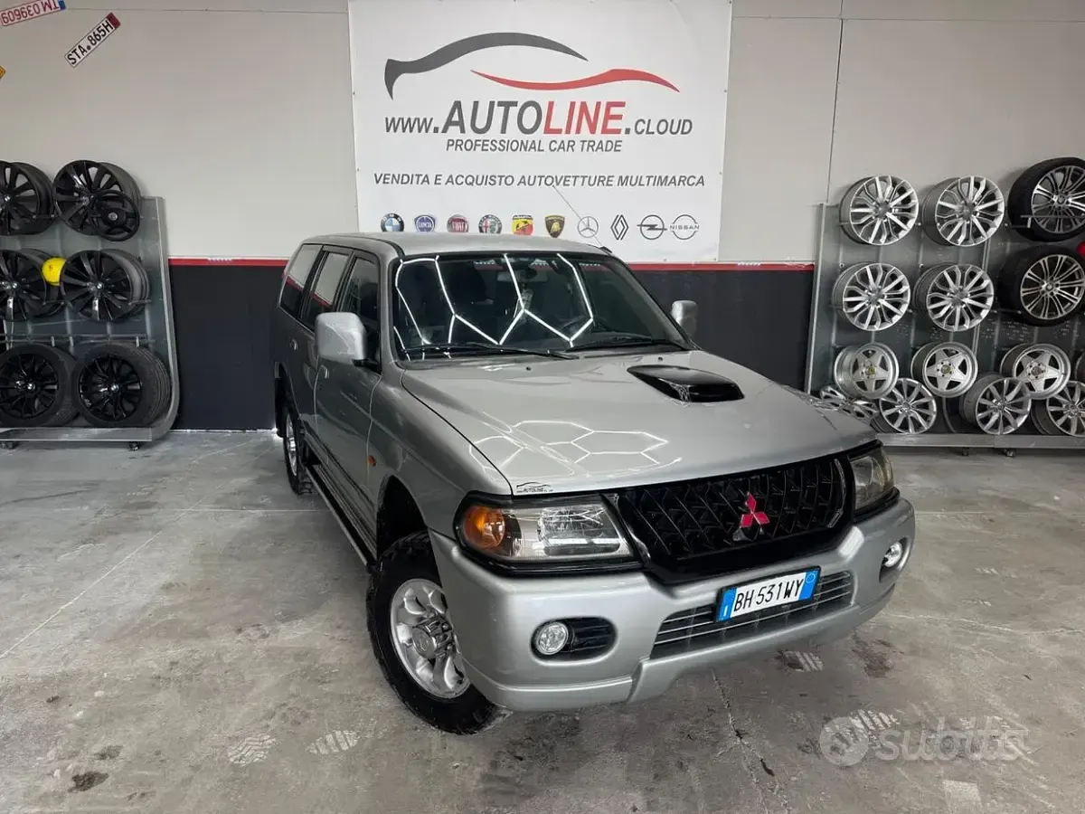 Usata Mitsubishi Pajero Sport 100 CV (73 kW) 2000 Grigio SUV