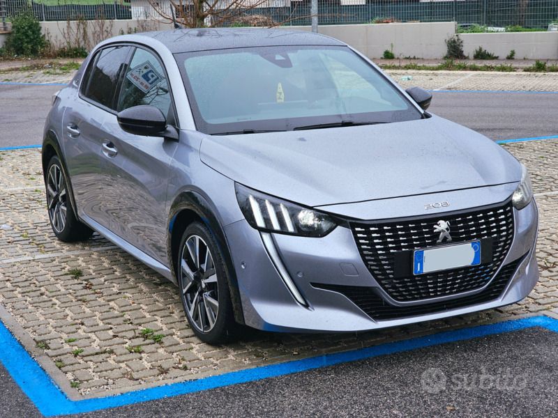 Grigio Usata 2022 Peugeot 208 GT Due volumi | 16.900 € (Molto cara) - Immagine 1/4