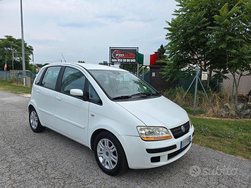 Bianco Usata 2004 Fiat Idea Monovolume | 2700 € (Cara) - Immagine 1/4