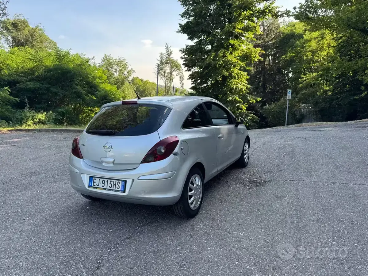 Usata Opel Corsa Club 85 CV (62 kW) 2011 Grigio Utilitaria
