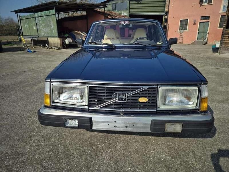 Usata Volvo 240 116 CV (85 kW) 1984 Blu/azzurro Berlina
