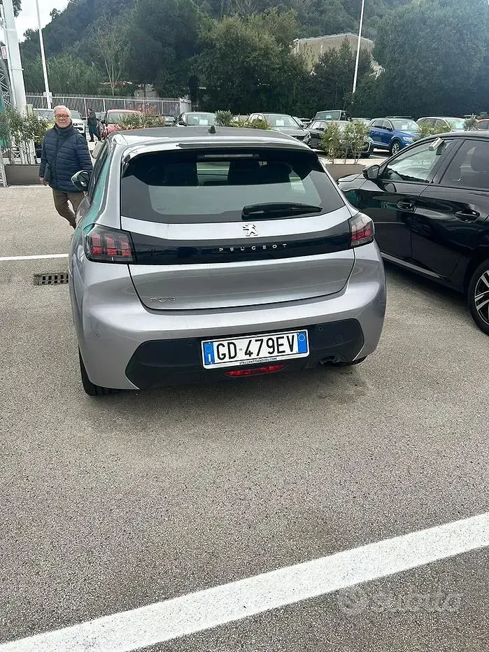 Usata Peugeot 208 102 CV (75 kW) 2020 Utilitaria