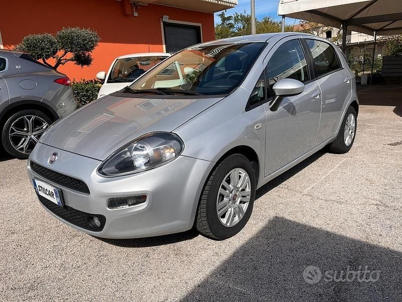 Usata Fiat Punto Lounge 85 CV (62 kW) 2015 Grigio Utilitaria