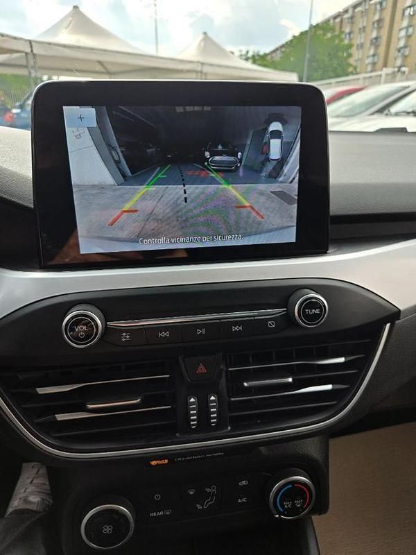 Usata Ford Focus Active 125 CV (91 kW) 2021 Argento Berlina