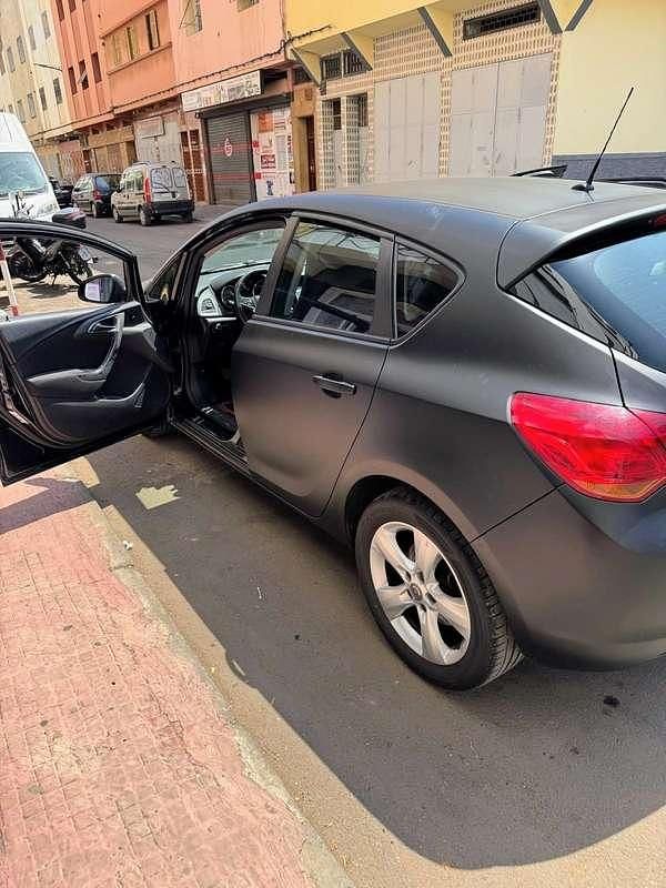 Usata Opel Astra Edition 110 CV (80 kW) 2013 Nero Berlina