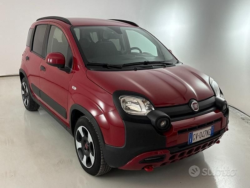 Usata Fiat Panda Cross Cross 70 CV (51 kW) 2024 Rosso Utilitaria