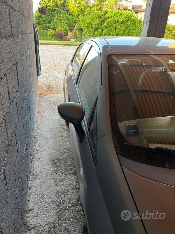 Usata Fiat Grande Punto 65 CV (47 kW) 2015 Grigio Utilitaria